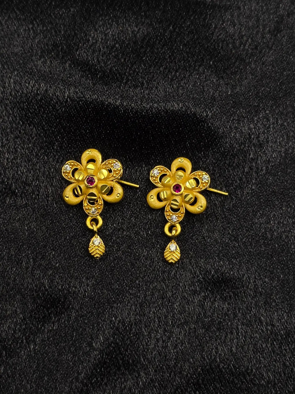 Sunflower 1 Gram Gold Plated Pendant Set | Visto Jewellery