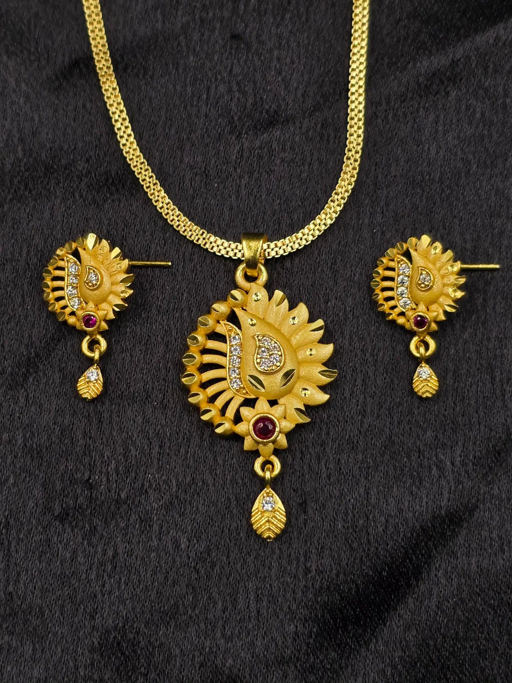 Palm Leaf 1 Gram Gold Plated Pendant Set | Visto Jewellery