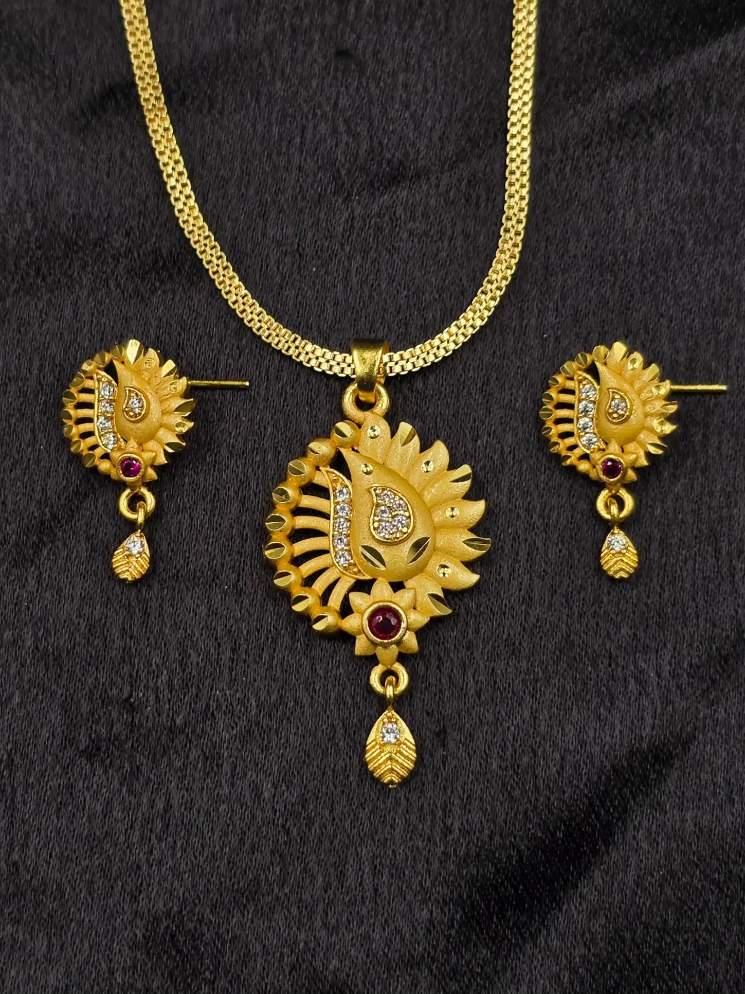 Palm Leaf 1 Gram Gold Plated Pendant Set | Visto Jewellery