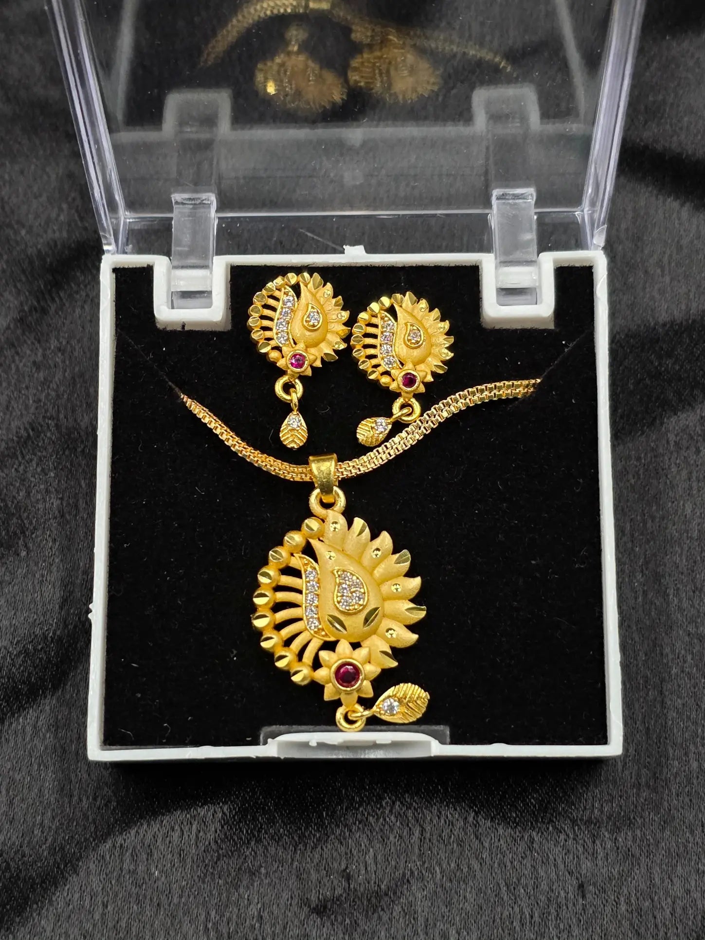 Palm Leaf 1 Gram Gold Plated Pendant Set | Visto Jewellery