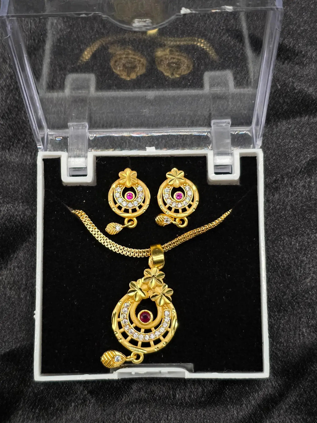 Circle Frame 1 Gram Gold Plated Pendant Set | Visto Jewellery