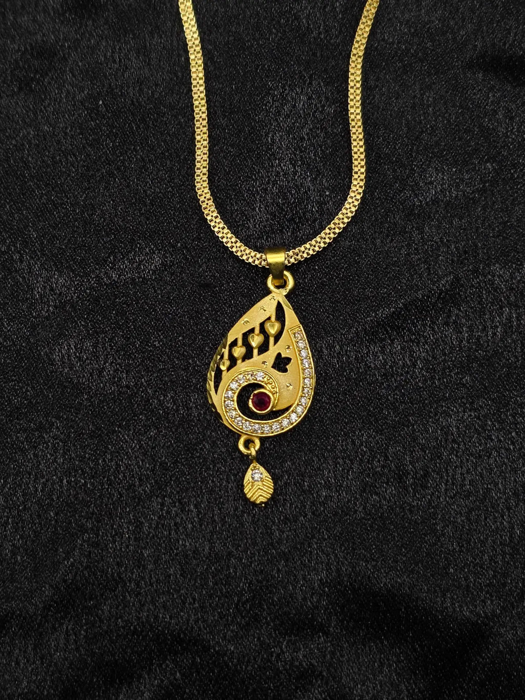Floral Mandala 1 Gram Gold Plated Pendant Set | Visto Jewellery