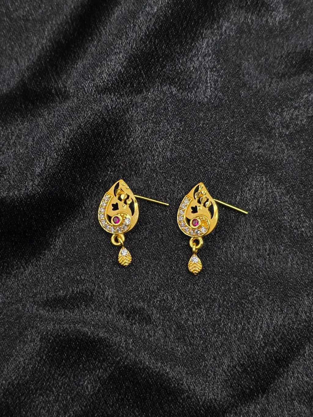 Floral Mandala 1 Gram Gold Plated Pendant Set | Visto Jewellery