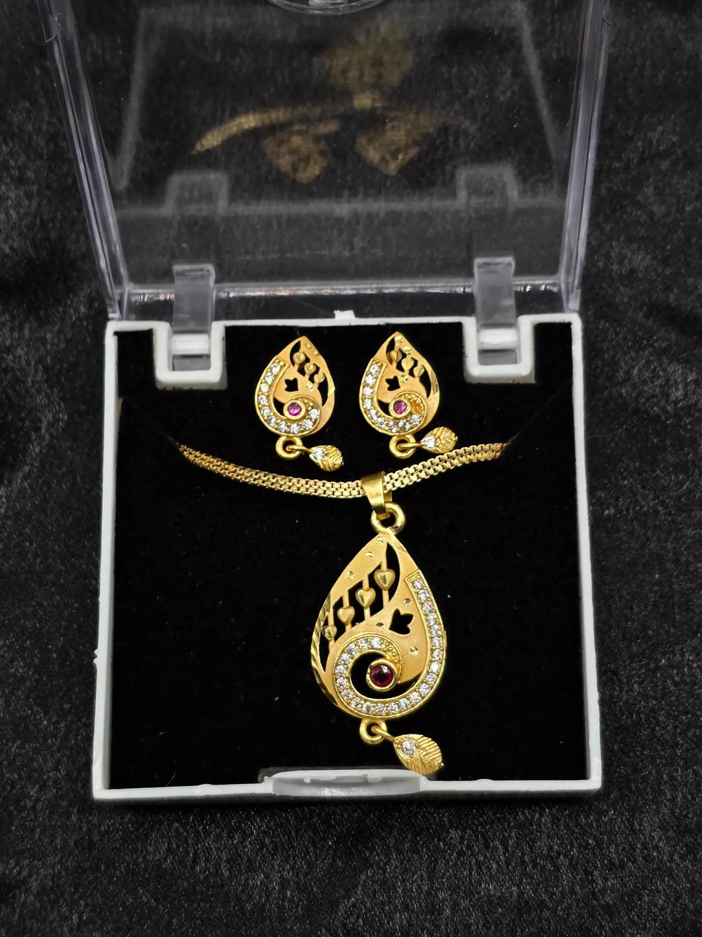 Floral Mandala 1 Gram Gold Plated Pendant Set | Visto Jewellery