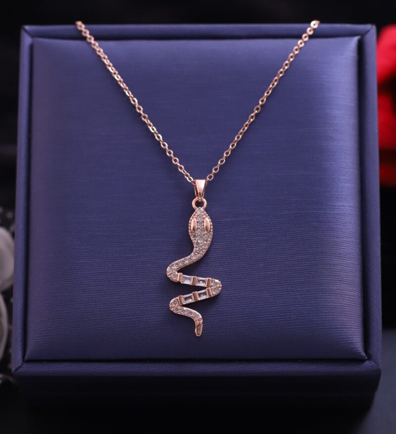 Premium daily wear Serpent Shine chain pendant