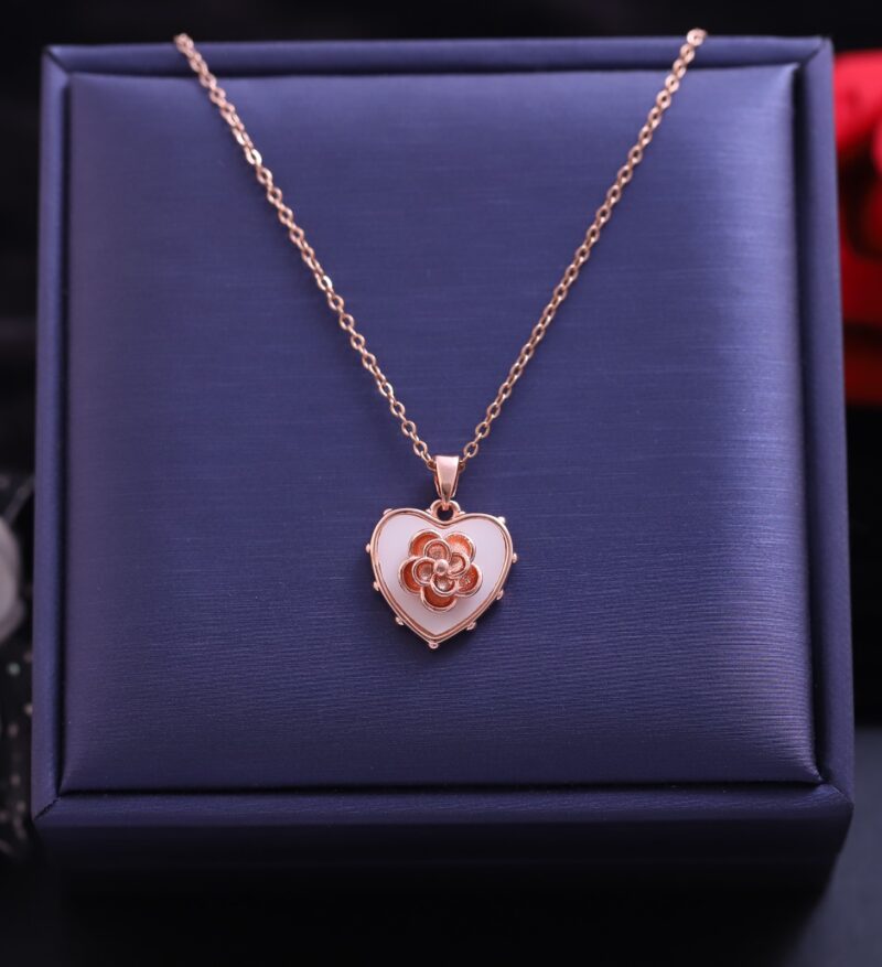 Premium daily wear Rosette Charm chain pendant